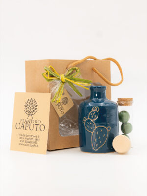 Idea bomboniera Orcio Blu e confetti in pochette cartoncino